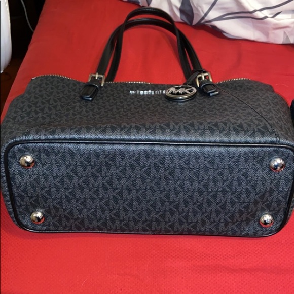 Michael Kors Jet Set Tote and Continental wallet - Picture 3 of 12